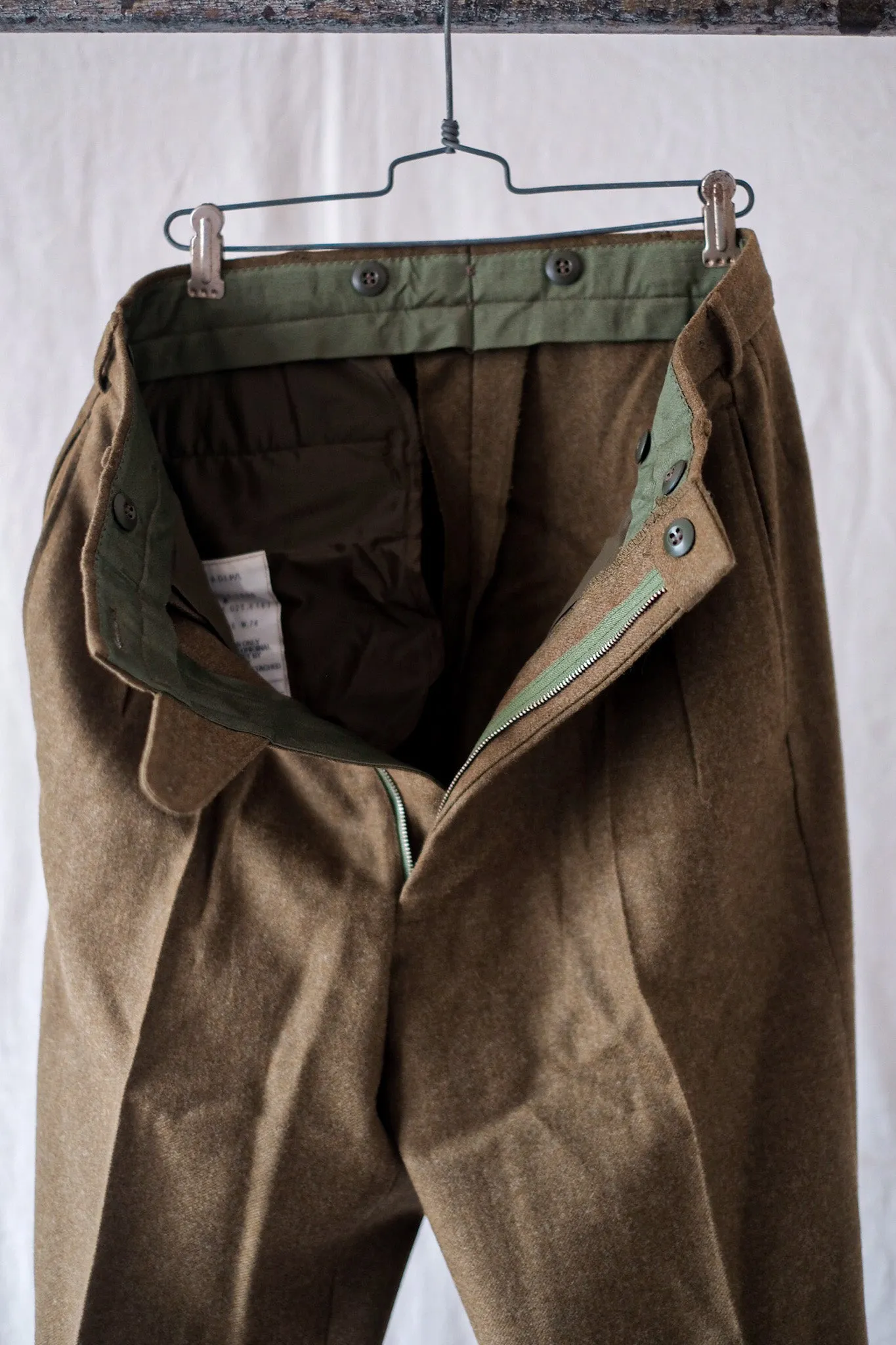 [~ 90's] Taille des pantalons de laine de l'armée australienne.76S