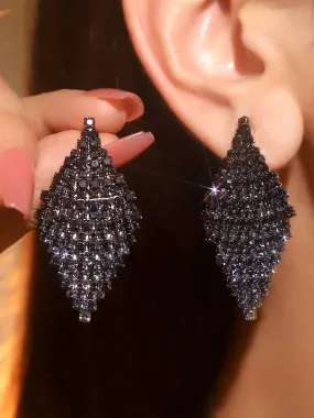 Boucles d'oreilles diamantées géométriques à la mode